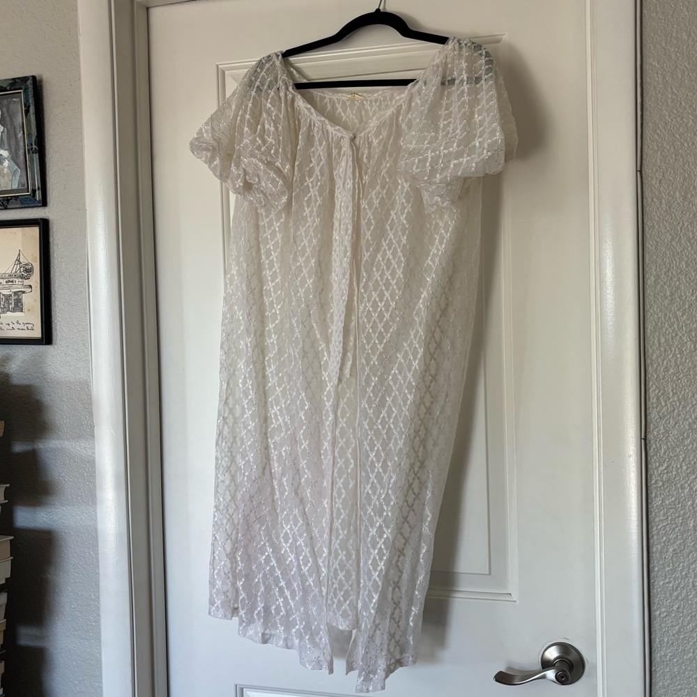 Vintage Lisette babydoll dressing gown lingerie negligees white puff sleeve